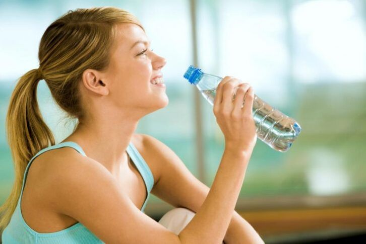 Water replaces food during a drinking diet.