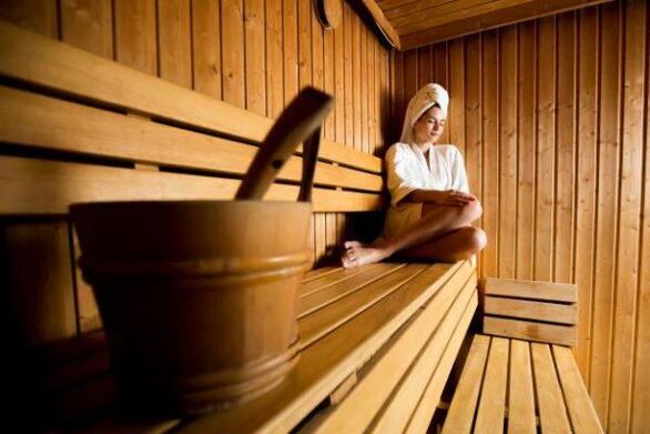 A visit to the bathhouse to reduce body weight. 
